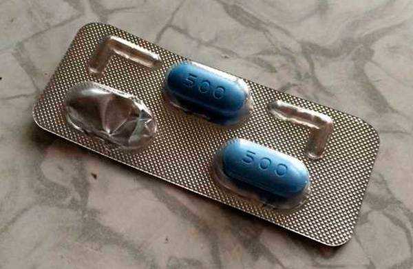 Три таблетки от простуды. Три таблетки в упаковке. Три таблетки в упаковке от простуды. Антибиотик три таблетки. Антибиотики по три таблетки в упаковке.